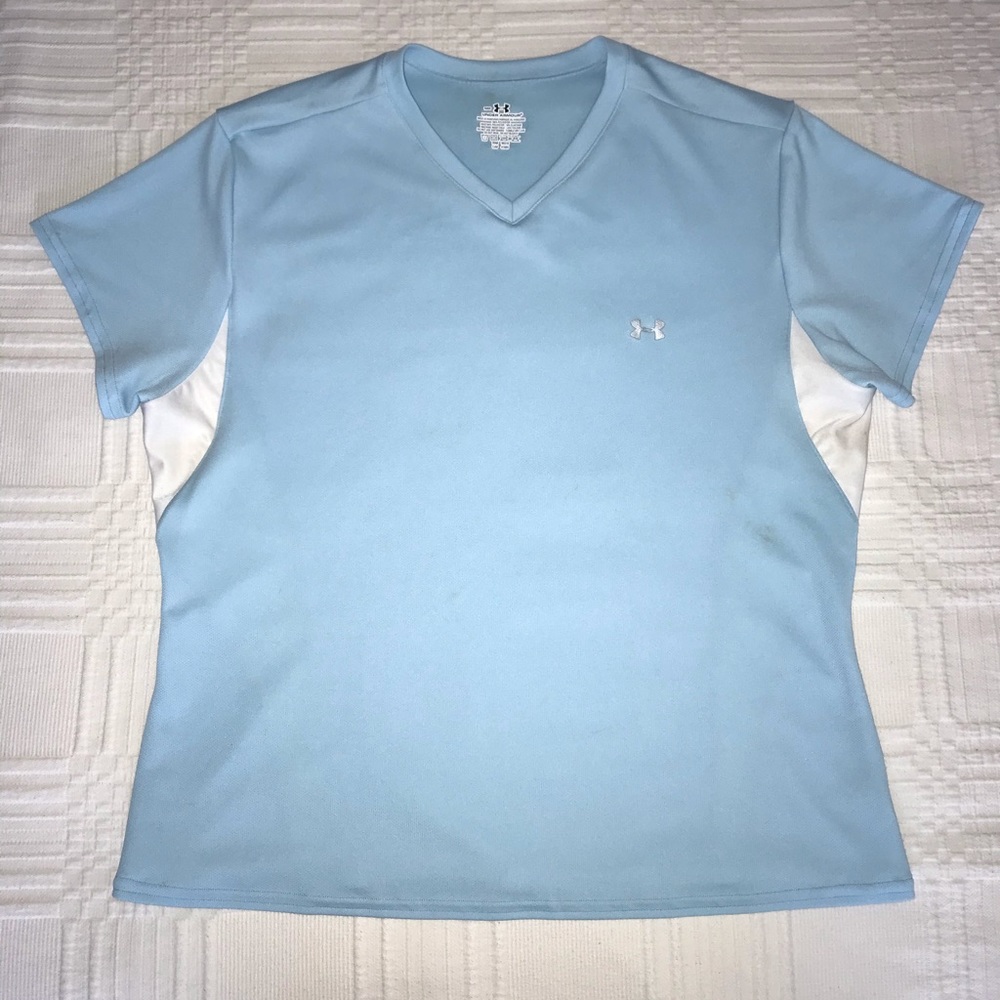 🔸 Under Armour Short Sleeve V-Neck